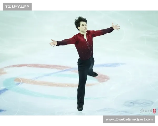 “中国杯观众向冰面投掷特色玩偶,选手与互动温暖全场” “中国杯观众向冰面投掷特色玩偶,选手与互动温暖全场”