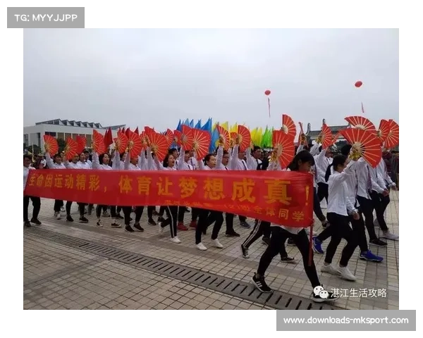 上海队与四川队场边队员用口号与道具自创节奏，为队伍助威