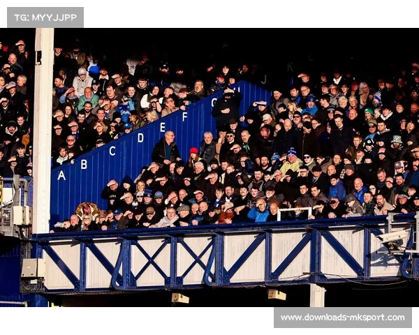 VAR技术争议频发，英超裁判标准引发联赛讨论